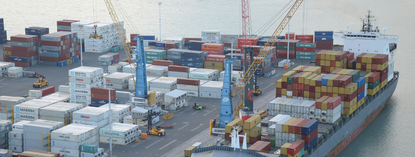 Fixing cargo for vessels: distance, draft, risk and AI decision support